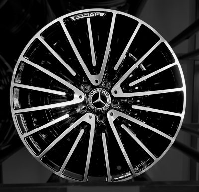 18 INCH RIMS SET NEW AMG